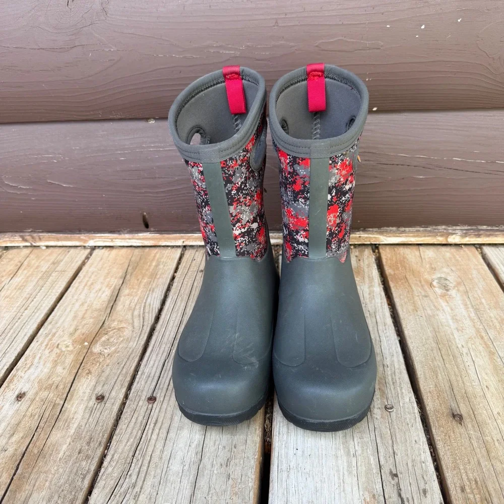 Bogs Neo-Classic Camo Winter Boots Youth Size 4 Gray Red Waterproof Insulated